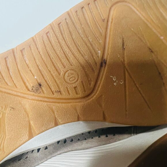 Dansko Tan Leather laser Cut Sneakers Womens Sz 40 Exc Cond - Picture 8 of 8